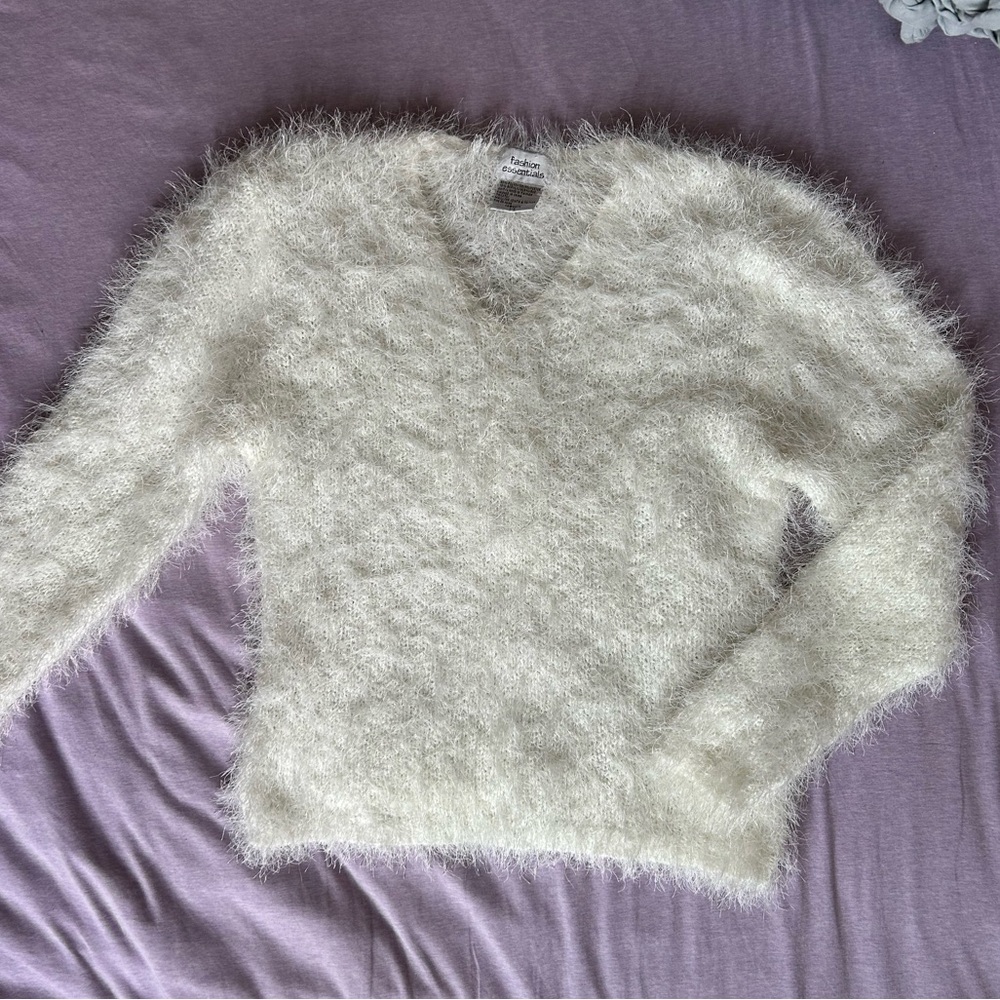 Fuzzy white vintage sweater from the late 90s